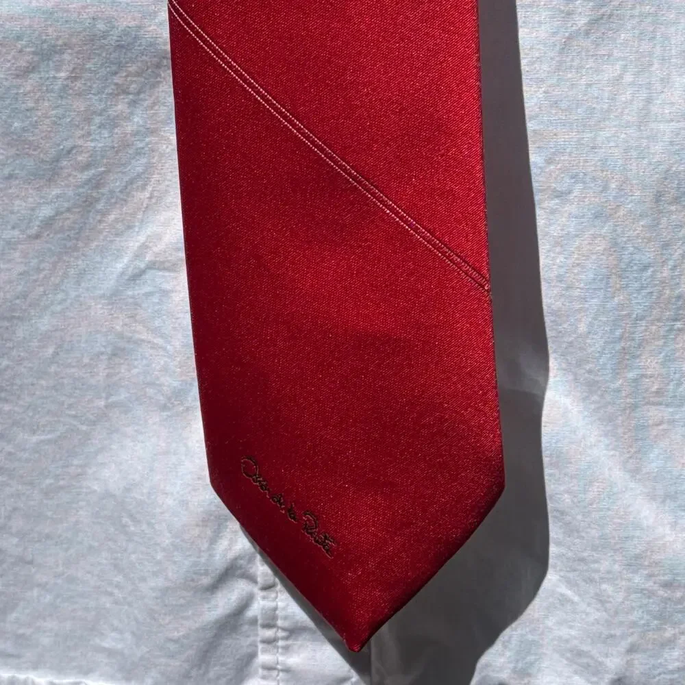 Oscar de la Renta Men’s Red Striped Necktie Signature Logo Classic Designer Tie